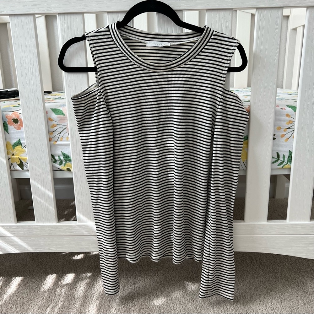 💗LUSH Black & White striped cold shoulder top
